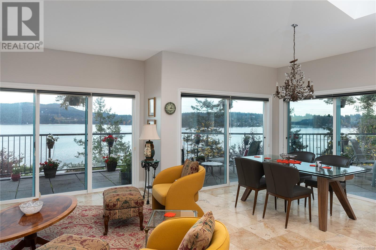  7318 Mark Lane, Central Saanich