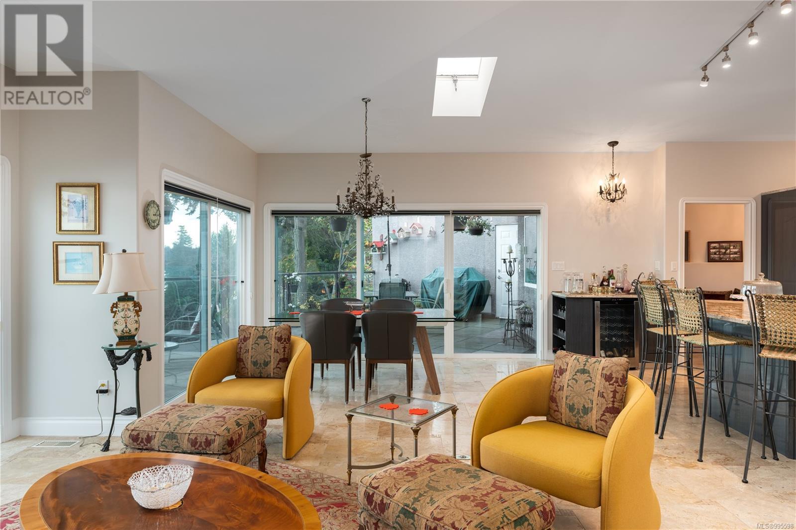  7318 Mark Lane, Central Saanich