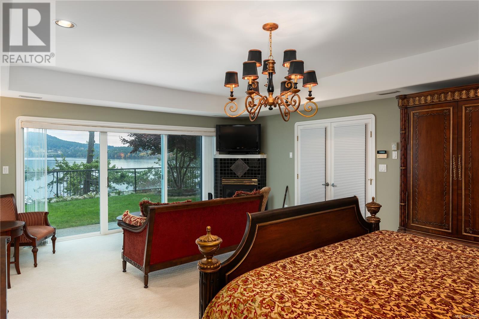  7318 Mark Lane, Central Saanich