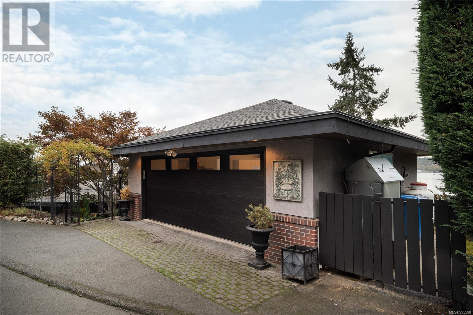  7318 Mark Lane, Central Saanich