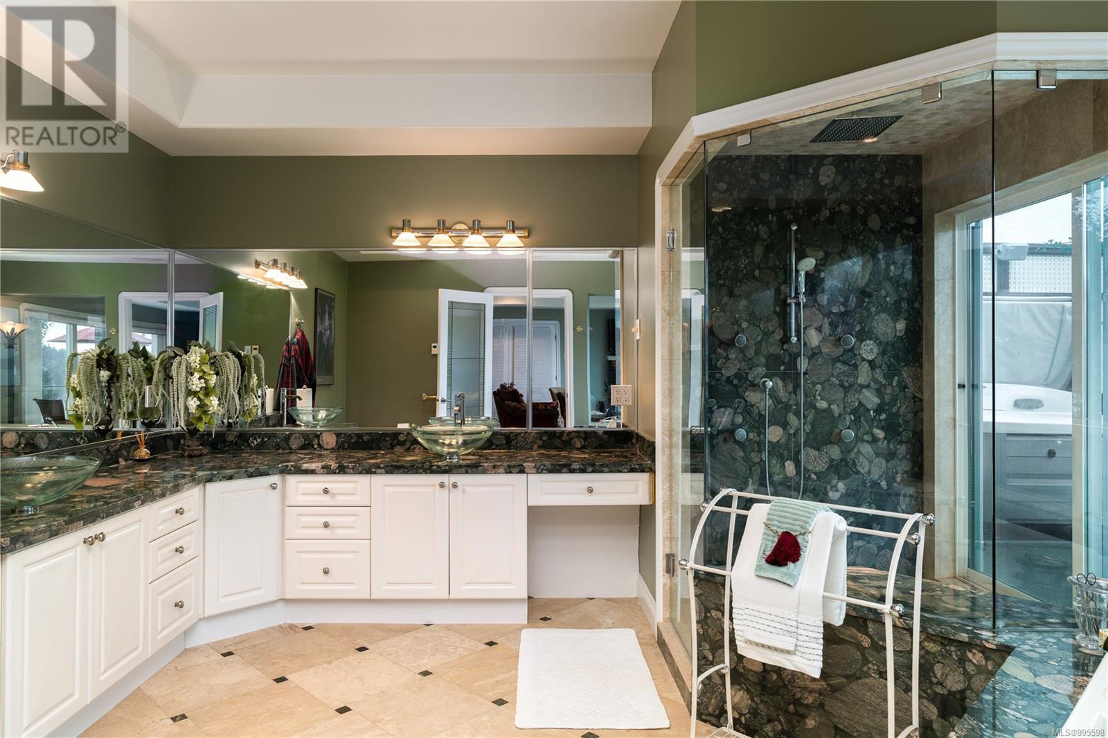  7318 Mark Lane, Central Saanich