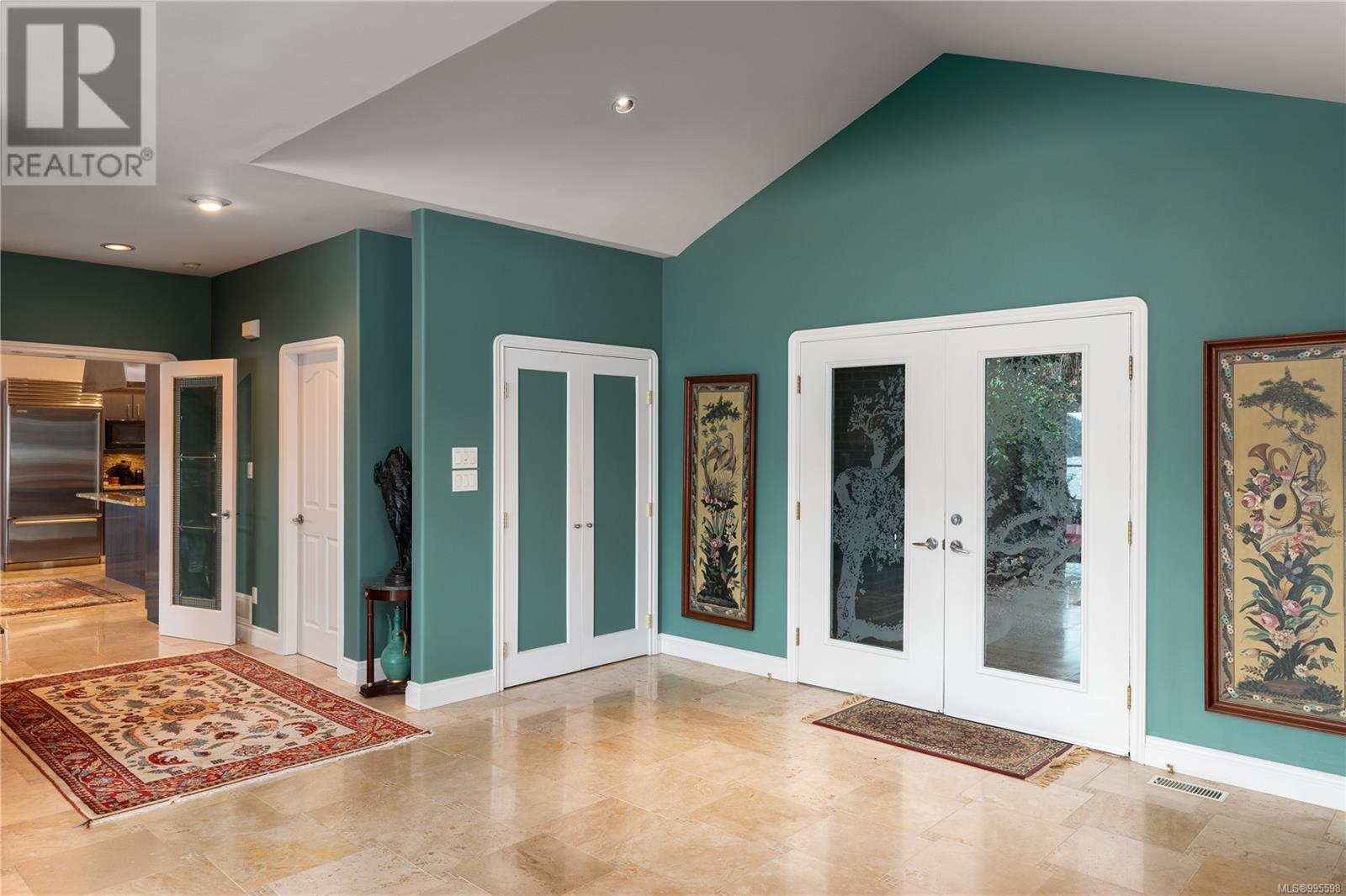  7318 Mark Lane, Central Saanich