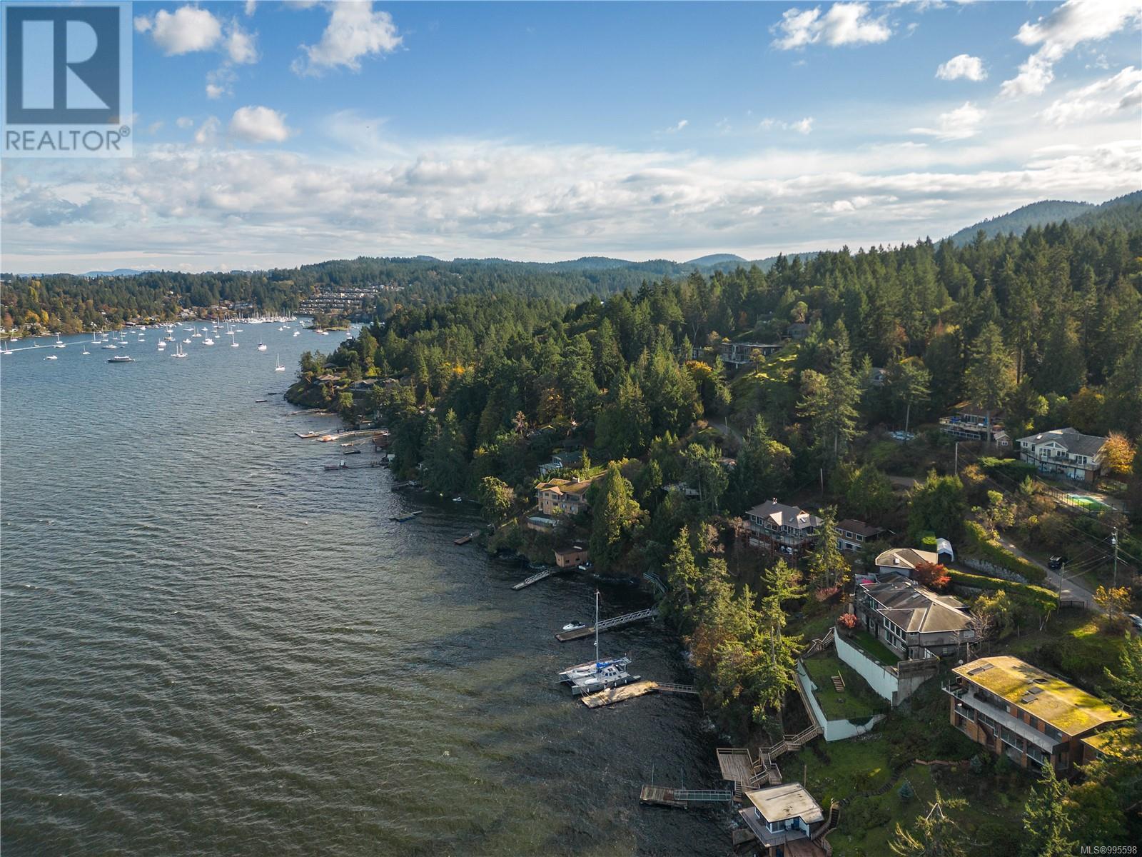  7318 Mark Lane, Central Saanich