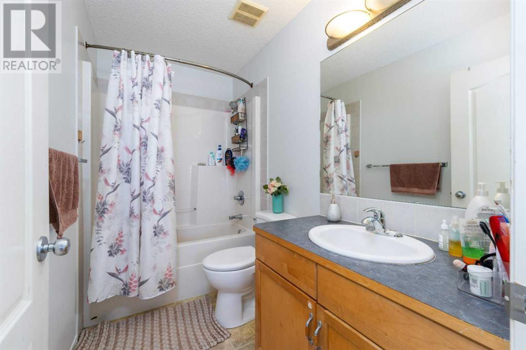 Single Family House for Sale in  Saddlecrest Place NE Saddle Ridge Calgary 