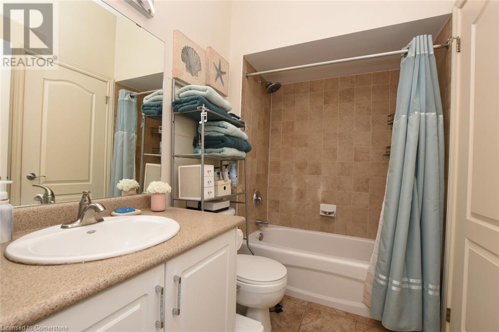 Photo 16 of 60 Natalia Avenue Unit 2, Mount Hope ON