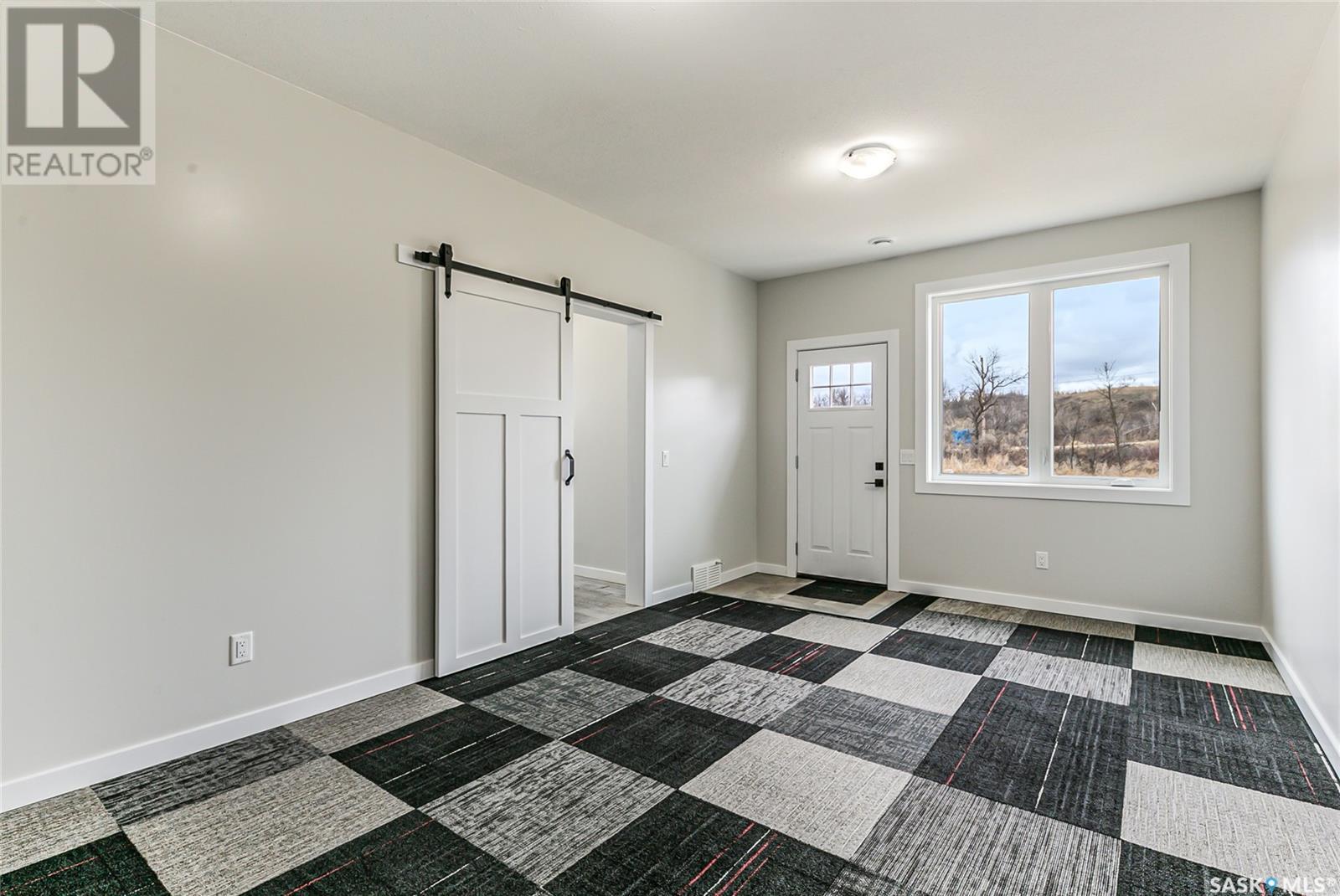 Photo 2 of 415 Hillcrest Avenue, Saskatchewan Beach SK