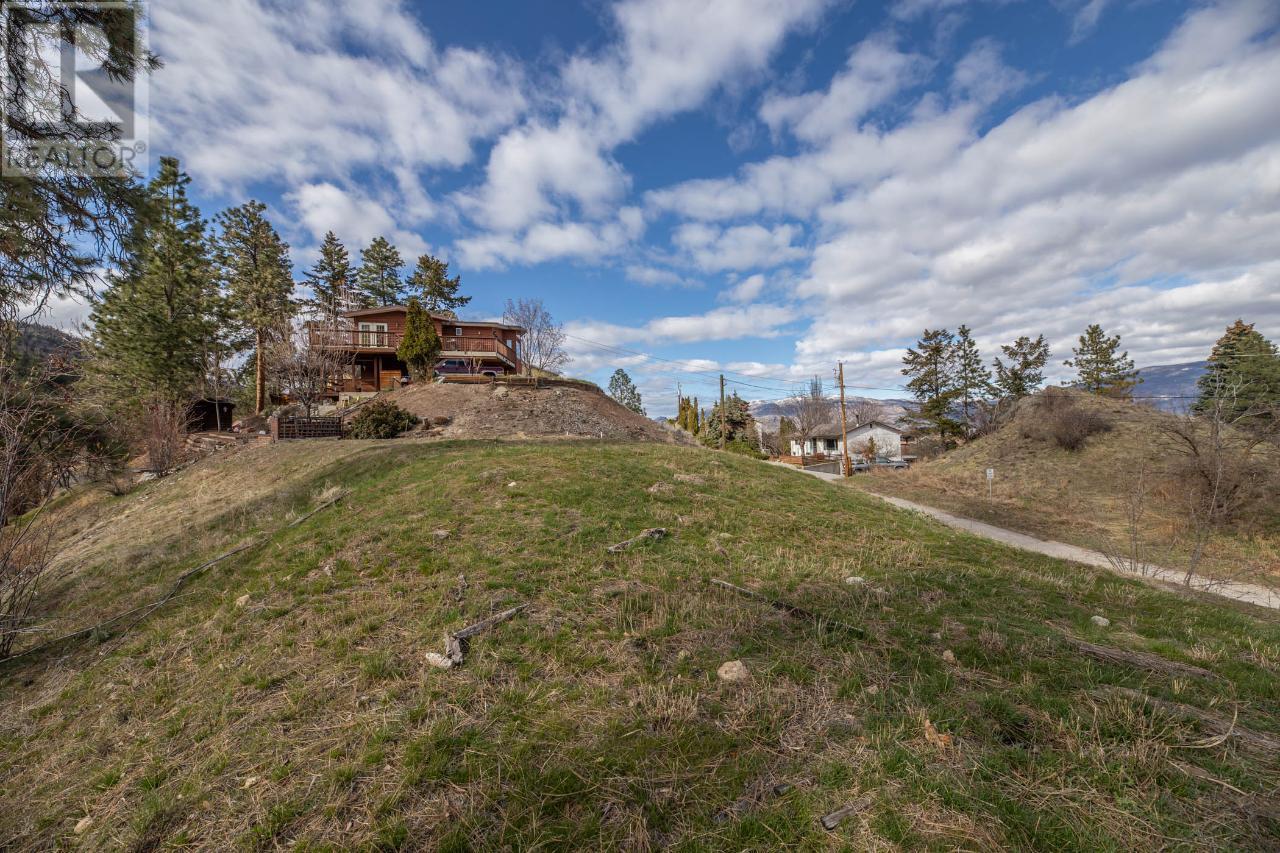 12402 BLAGBORNE Avenue, Summerland