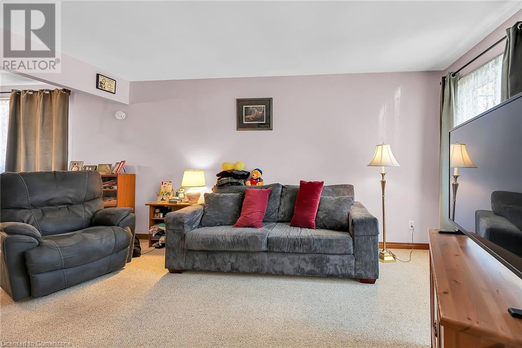 Photo 3 of 43 Everest Street, Hamilton ON