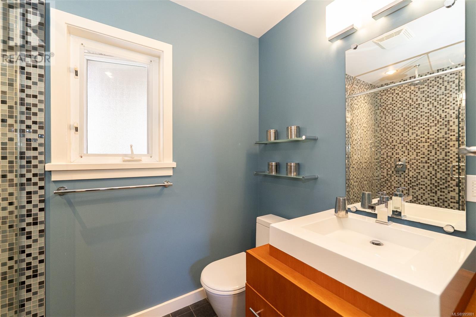  1584 Athlone Drive, Saanich