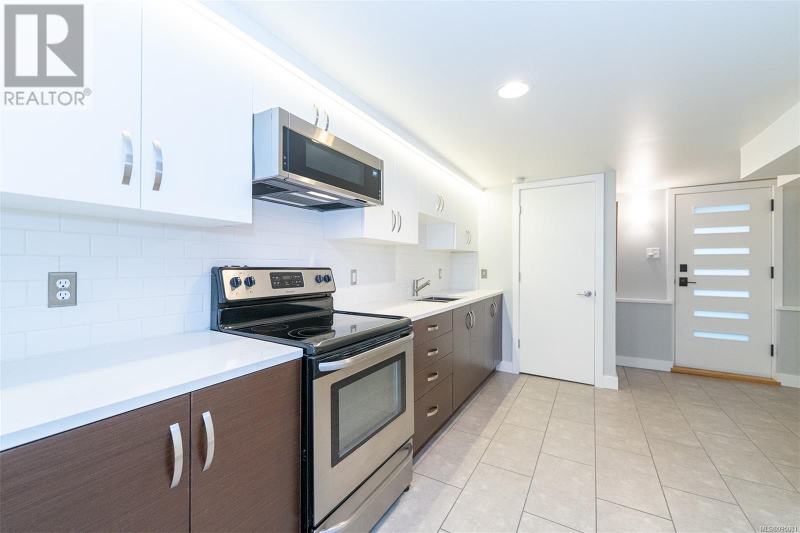  1584 Athlone Drive, Saanich