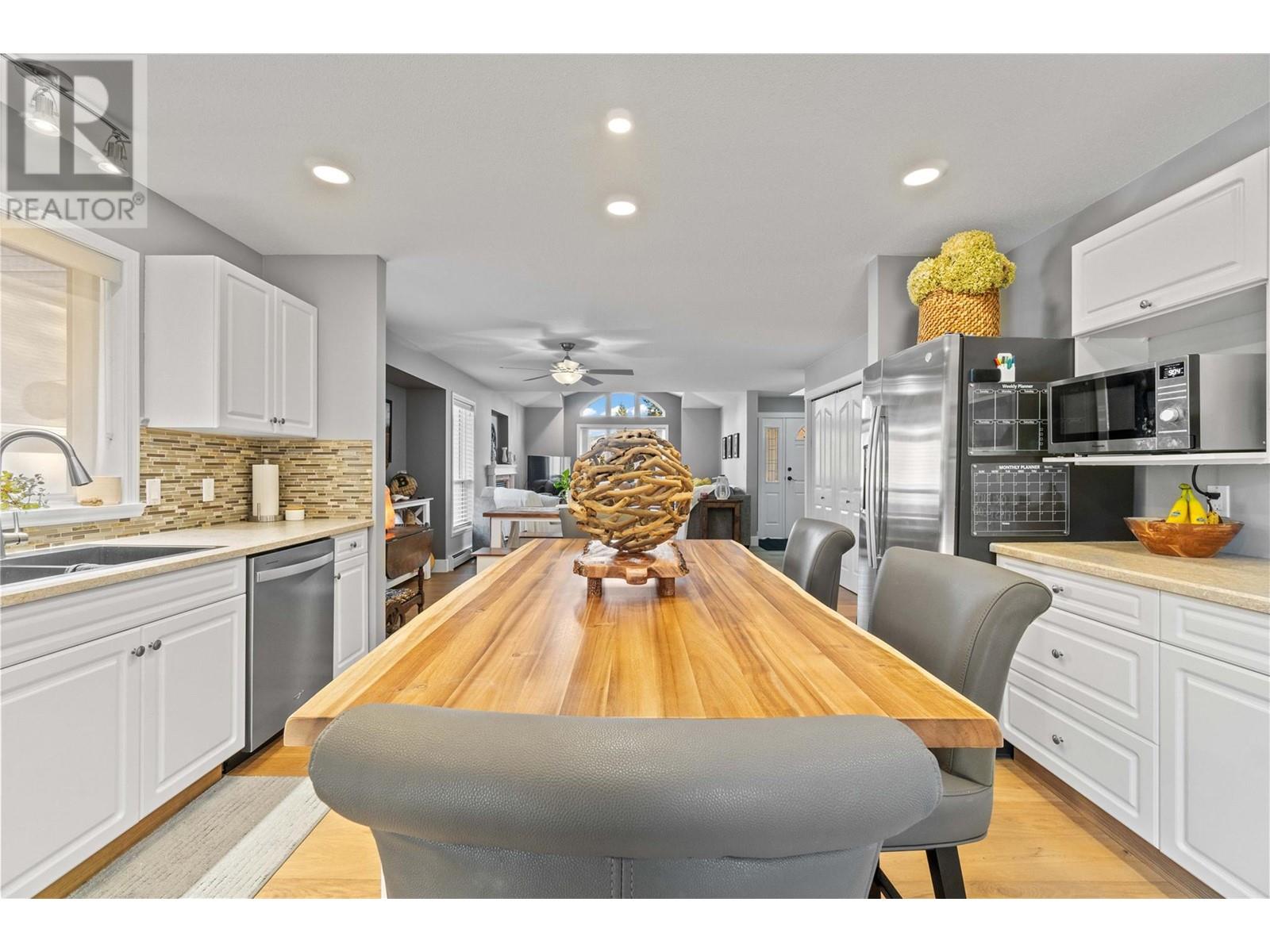  2502 Golf Course Drive, Blind Bay