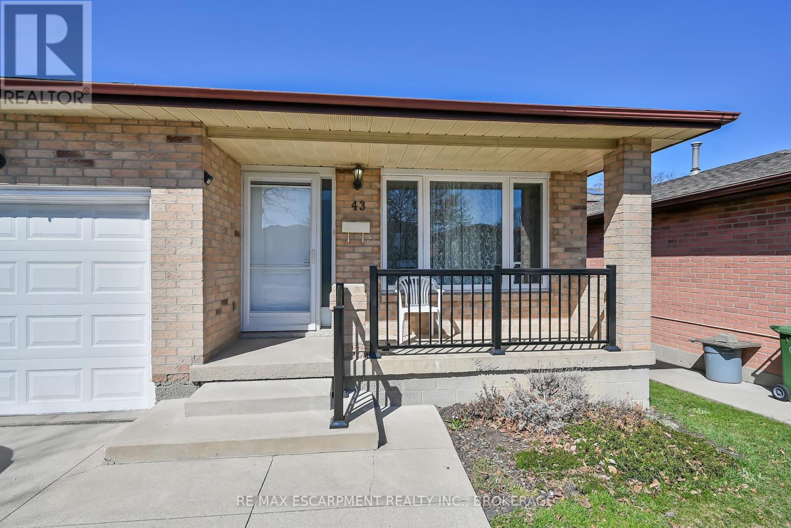 Photo 3 of 43 Everest Street, Hamilton ON