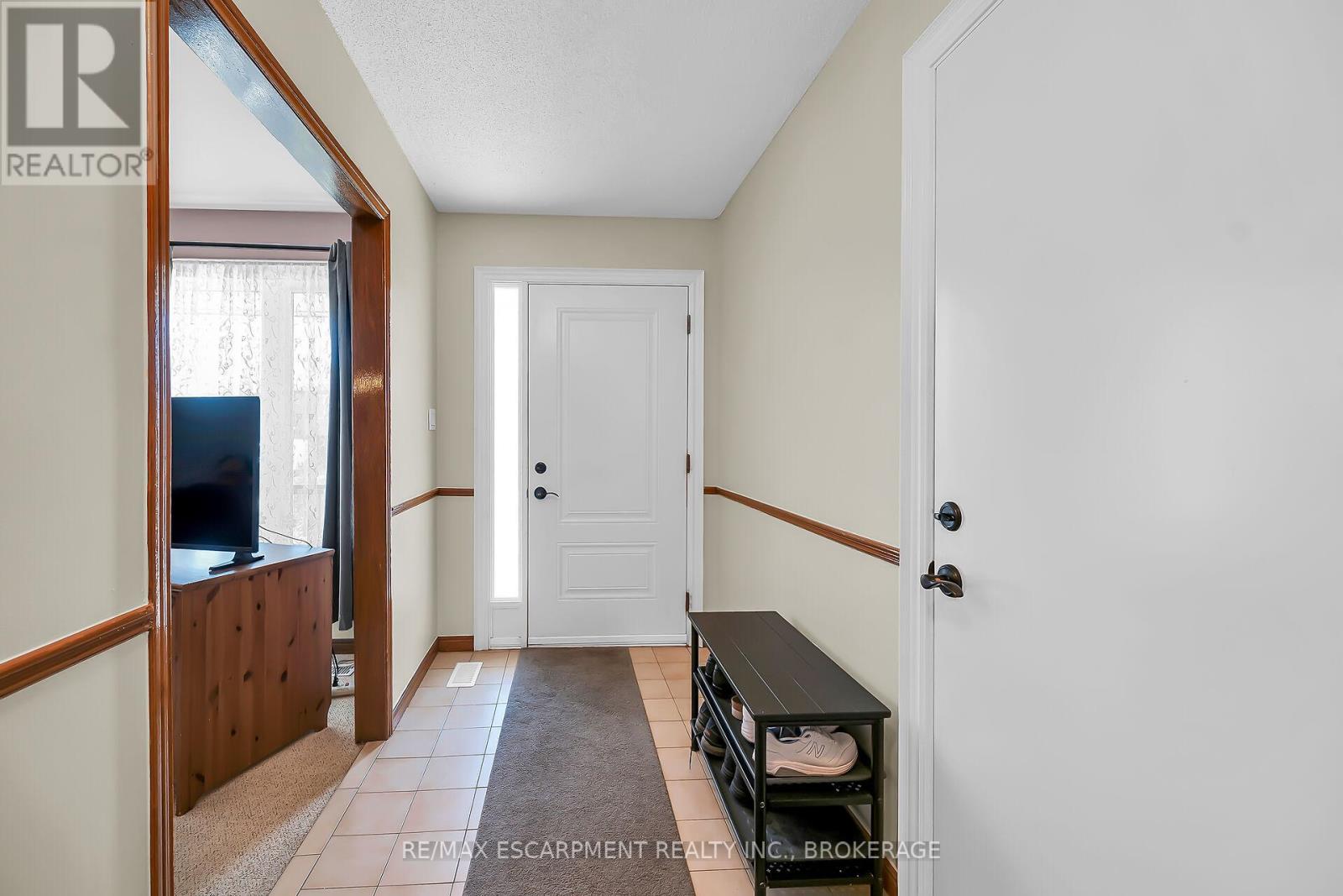 Photo 40 of 43 Everest Street, Hamilton ON