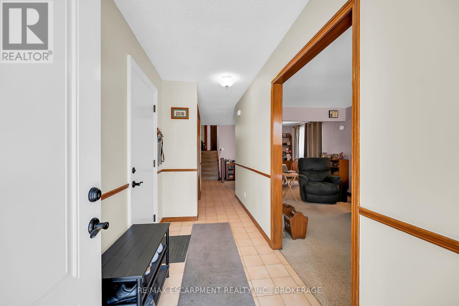 Photo 11 of 43 Everest Street, Hamilton ON