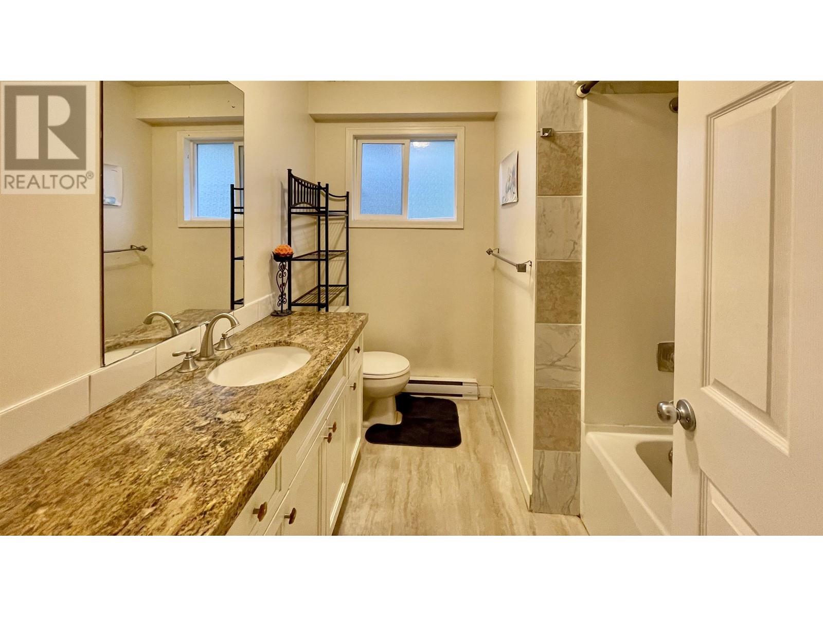 866 POPLAR LANE, Gibsons