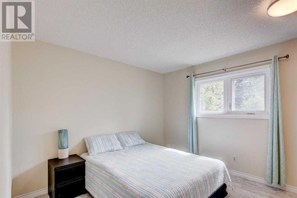 Single Family House 4 Level for Sale in  Sandringham Road NW Sandstone Valley Calgary 