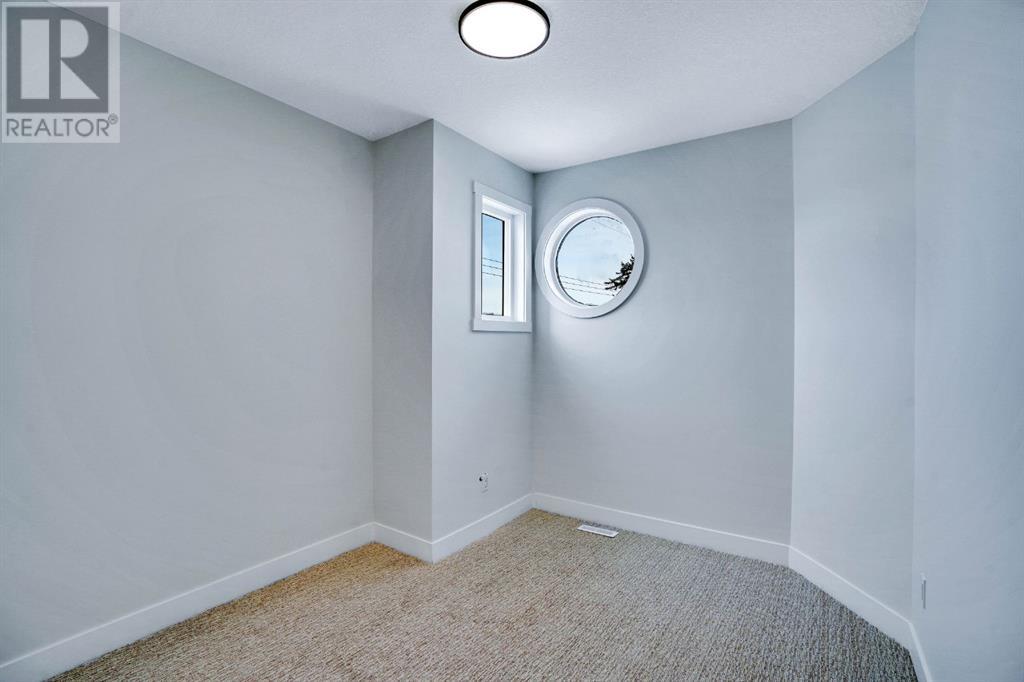 Single Family House for Sale in   Avenue NE Tuxedo Park Calgary 