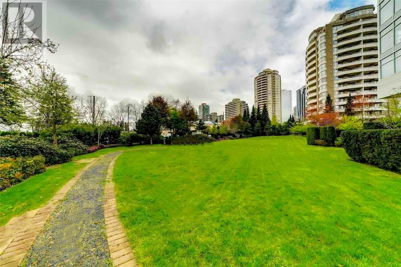 Photo 5 of 2201 4880 Bennett Street, Burnaby BC