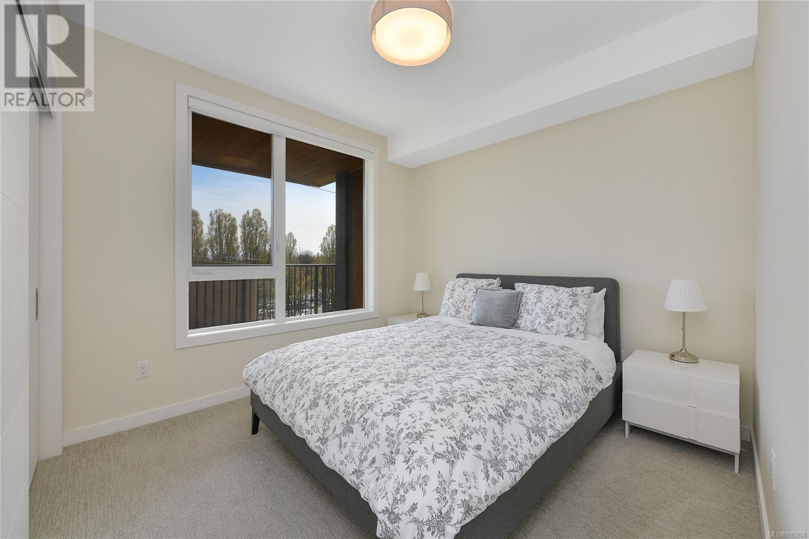 306 1588 North Dairy Road, Saanich