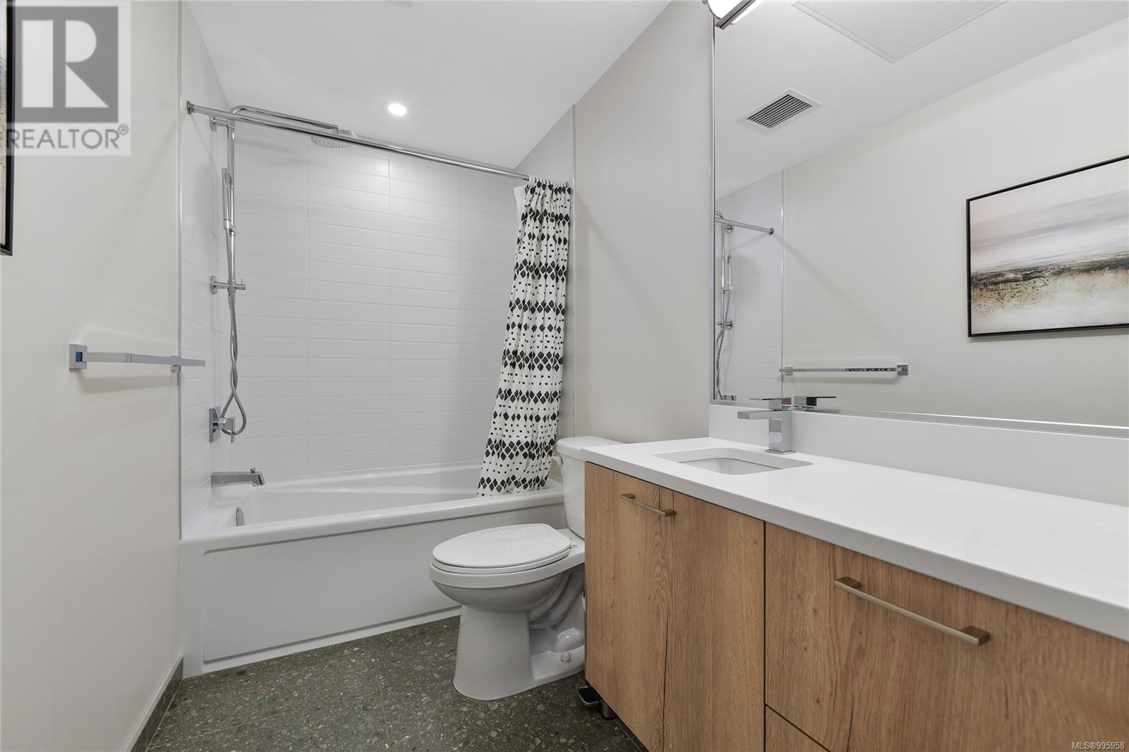 306 1588 North Dairy Road, Saanich