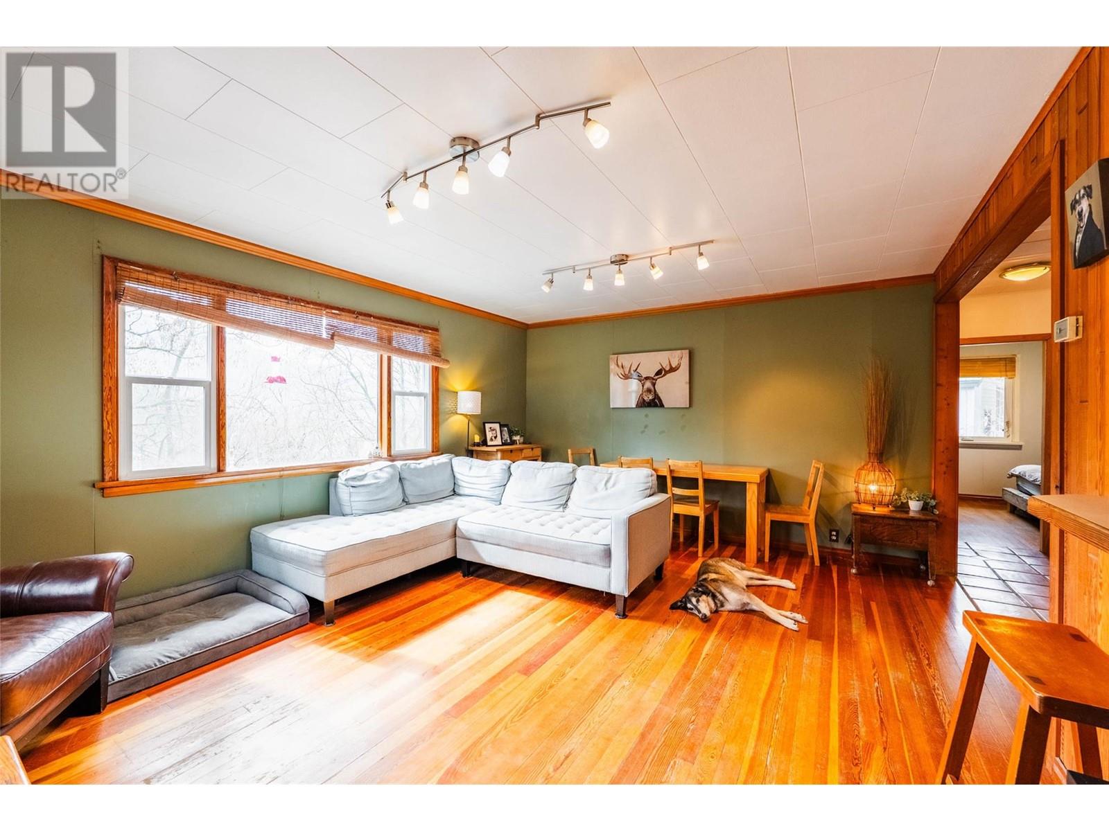 3250 SOUTH SLOCAN VILLAGE Road, South Slocan