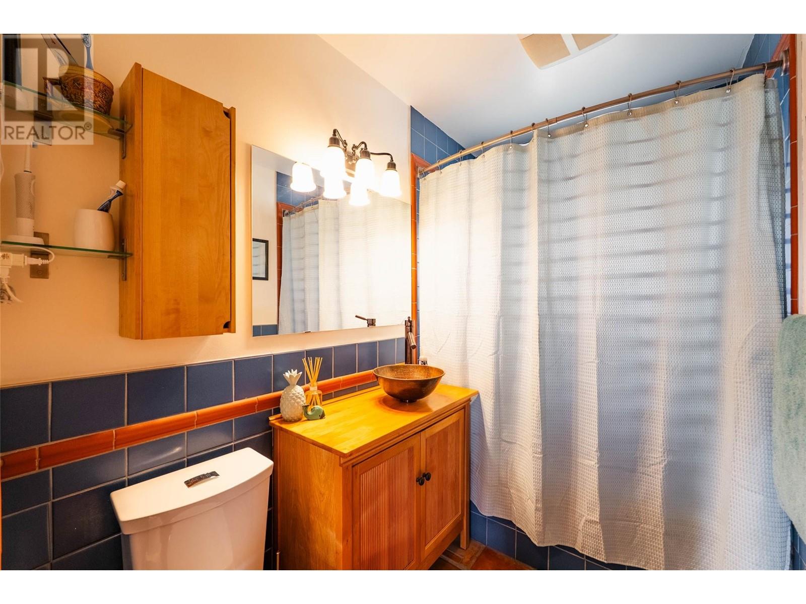 3250 SOUTH SLOCAN VILLAGE Road, South Slocan