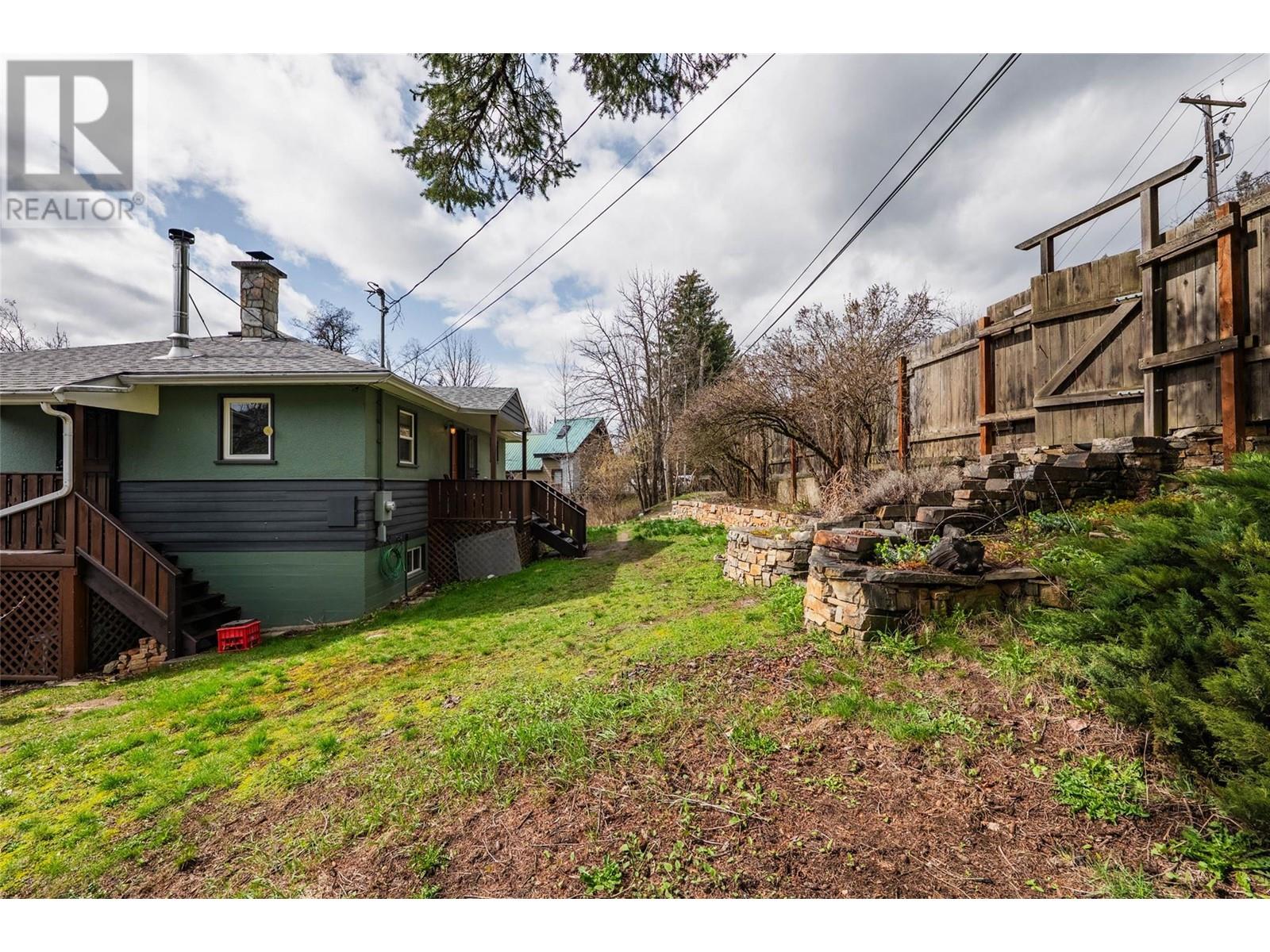 3250 SOUTH SLOCAN VILLAGE Road, South Slocan