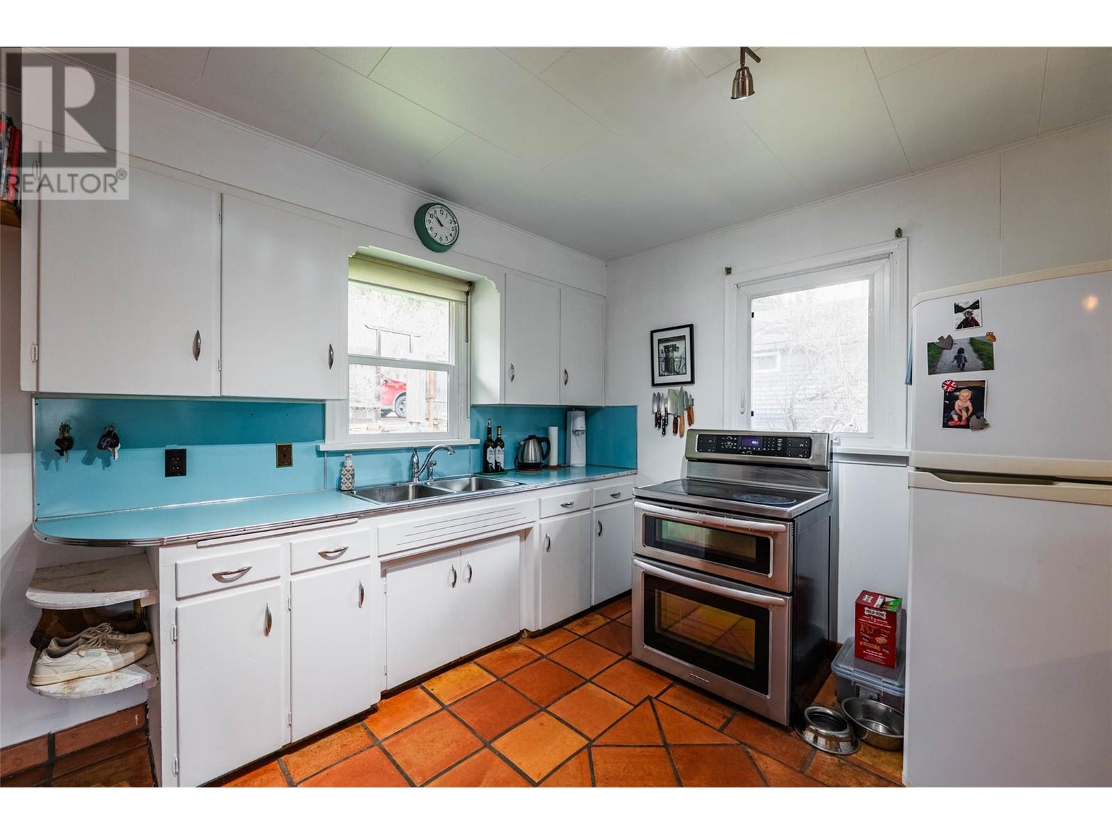 3250 SOUTH SLOCAN VILLAGE Road, South Slocan