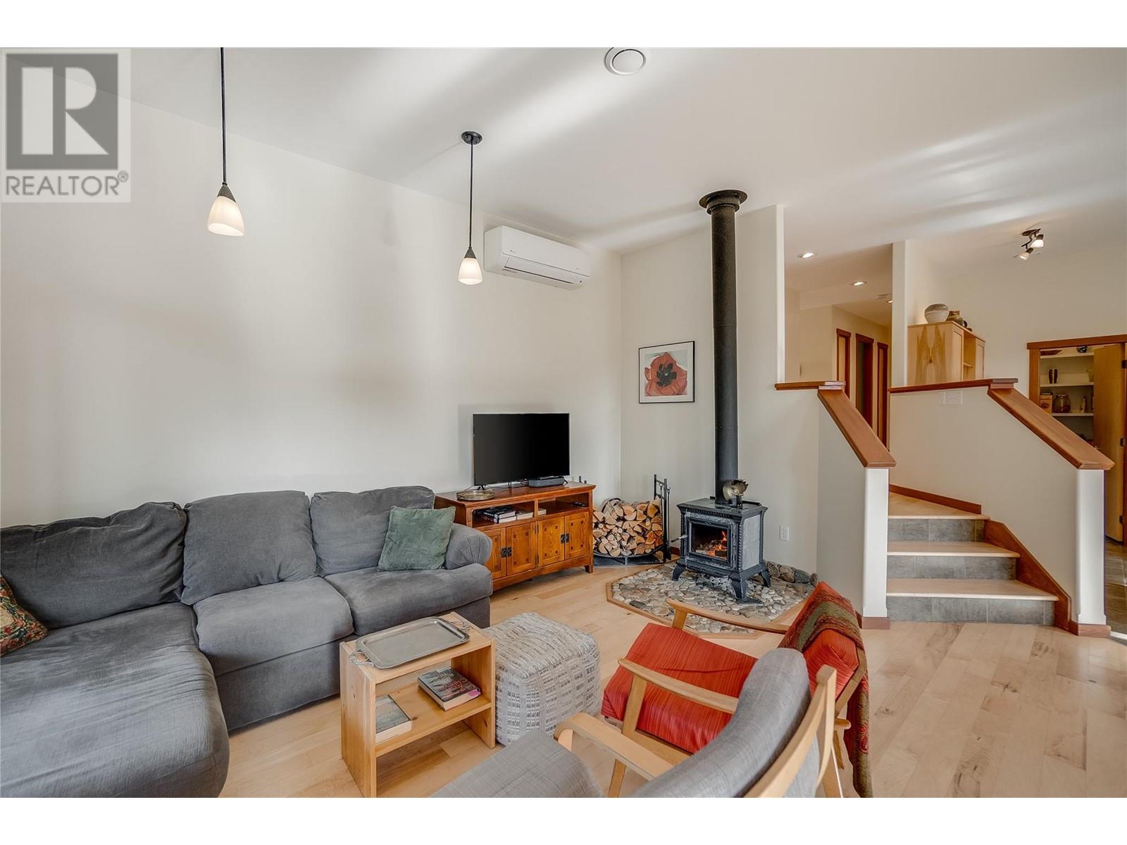 3092 Poohachoff Road, Slocan Park