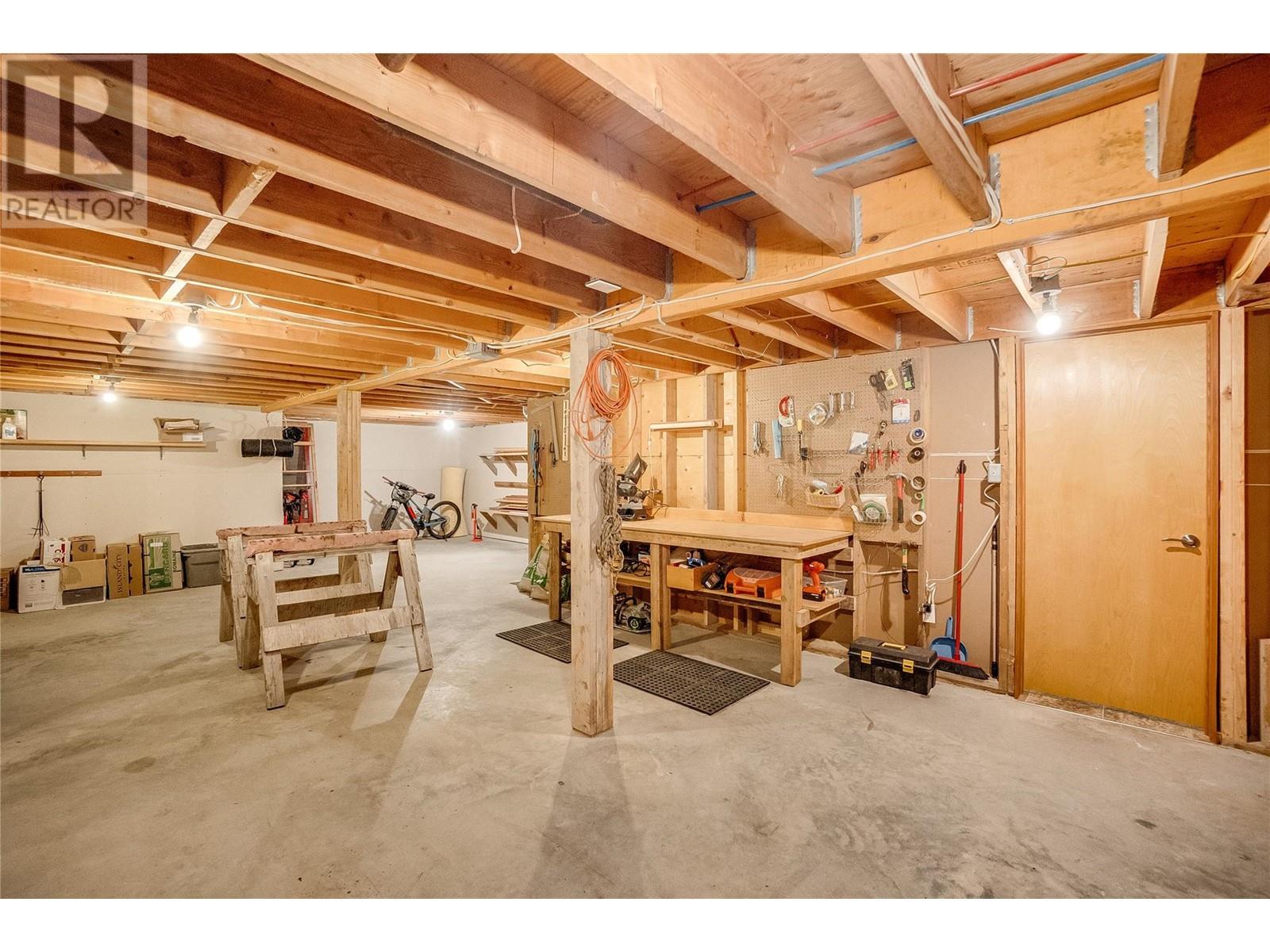3092 Poohachoff Road, Slocan Park