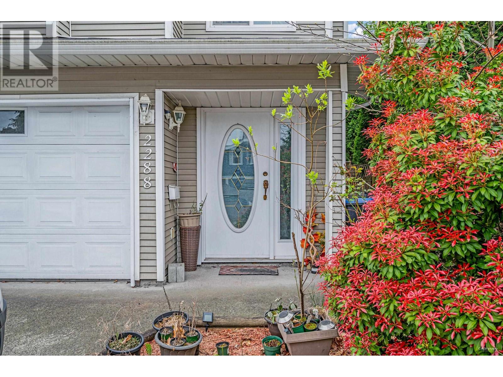 2288 IRVINE AVENUE, Port Coquitlam