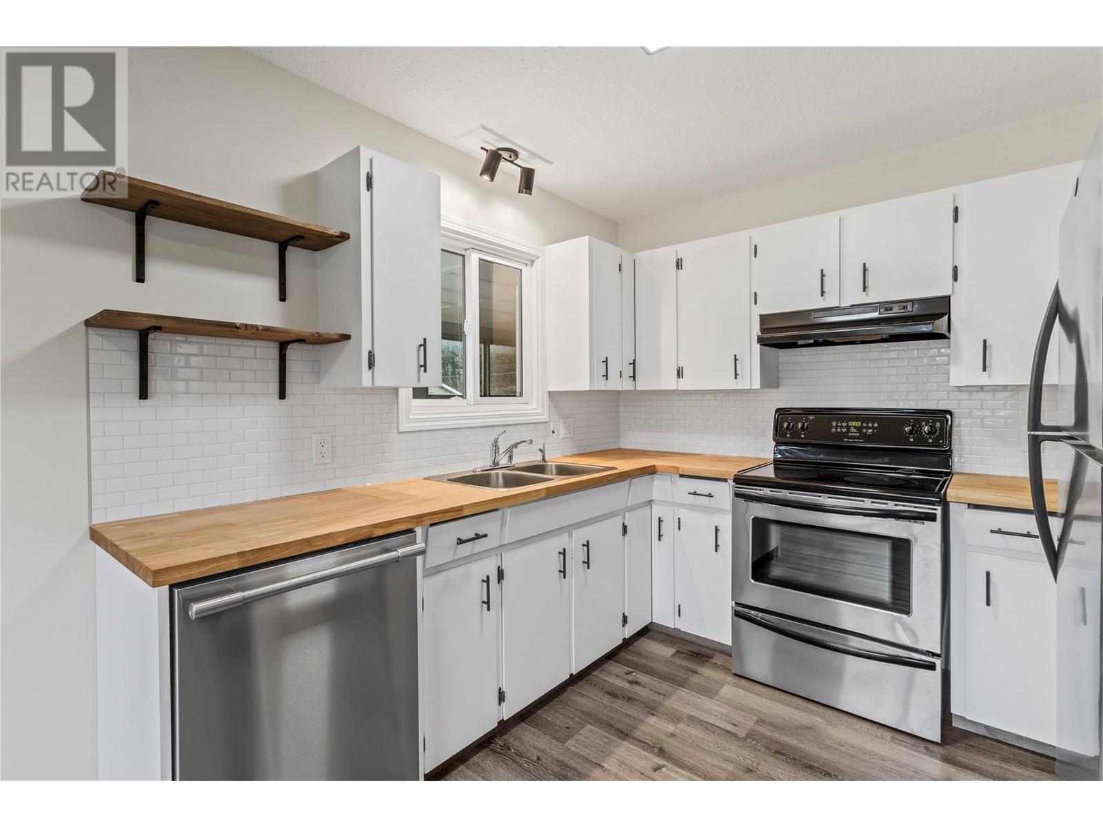 710 Conn Street, Sicamous