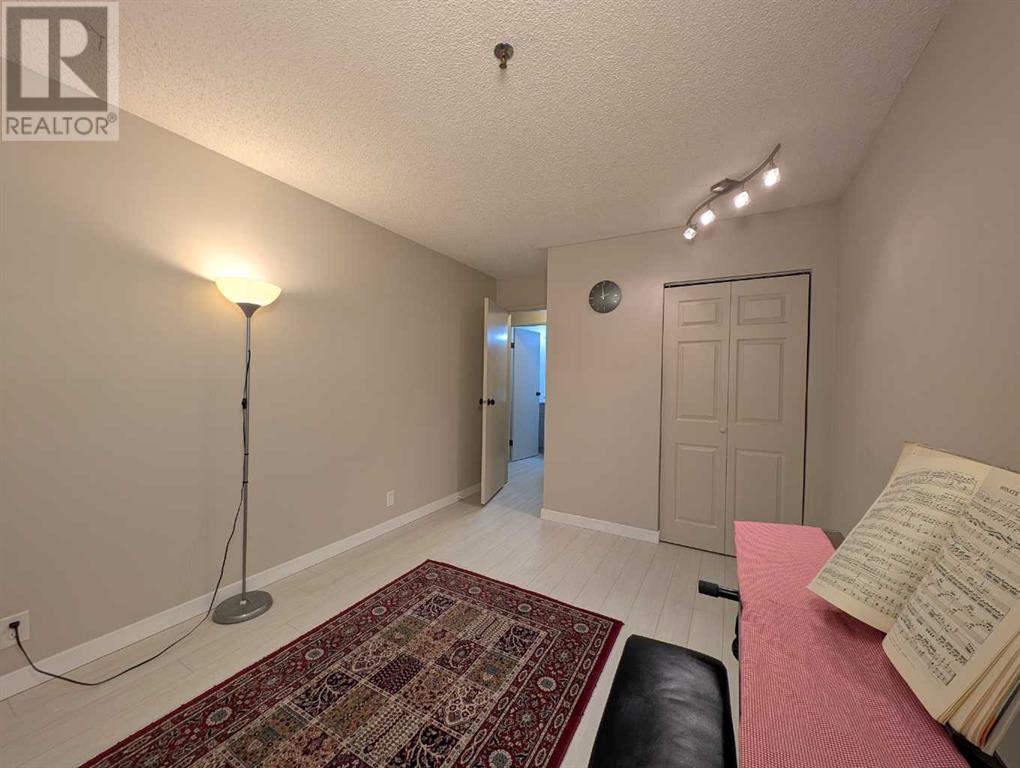 Single Family House for Sale in    Avenue SW Windsor Park Calgary 