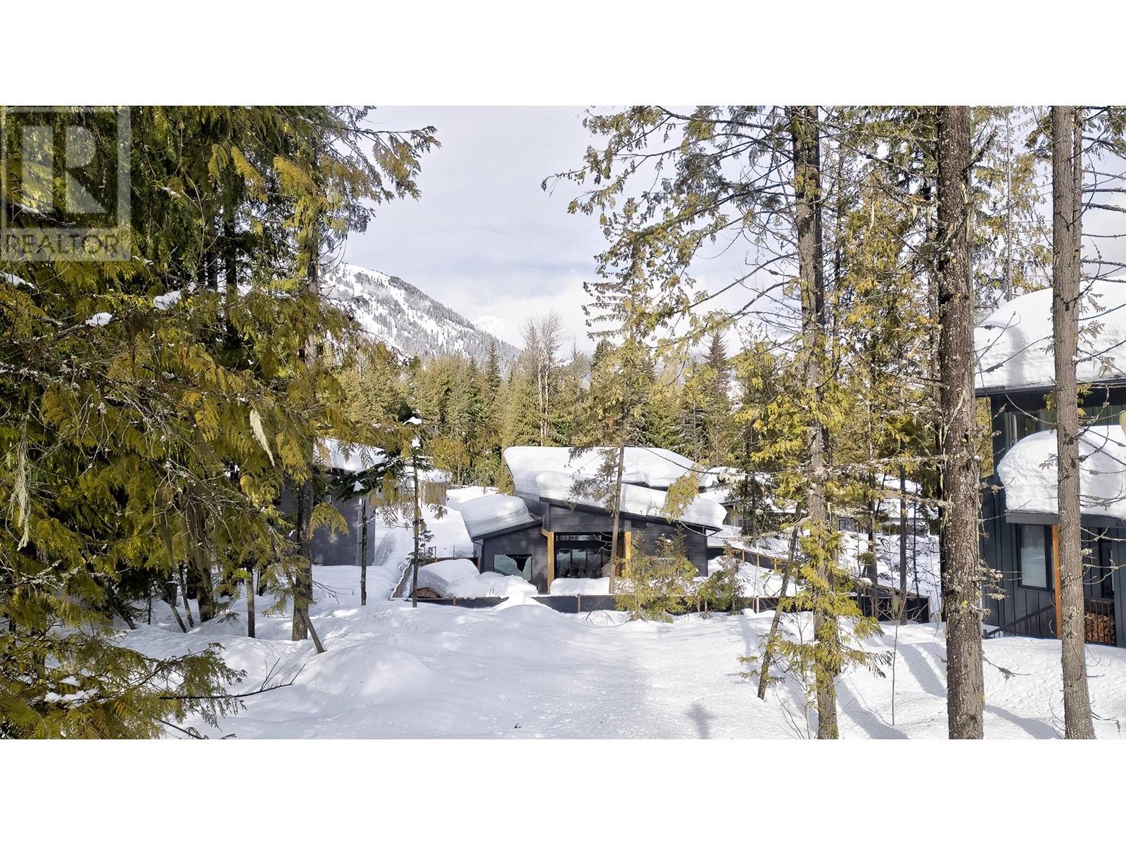 1126 CALDERA Road, Rossland