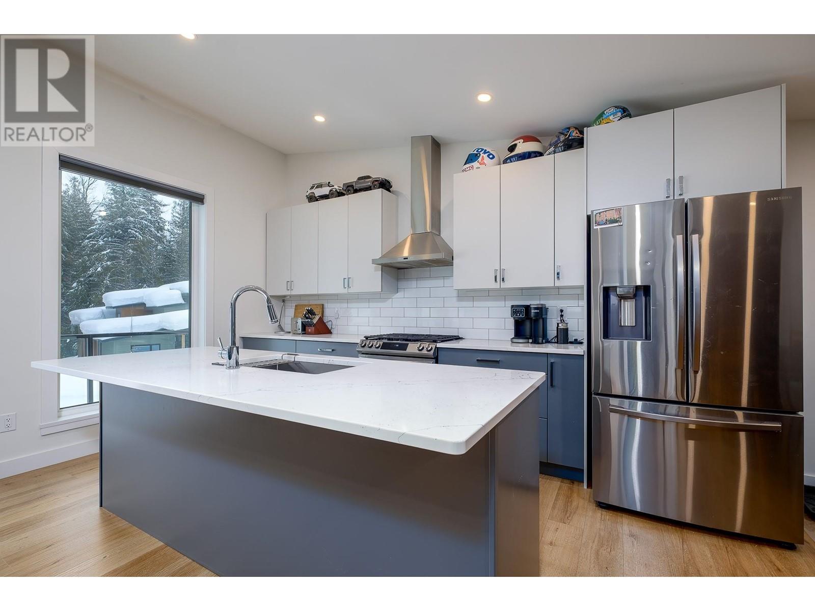 1126 CALDERA Road, Rossland