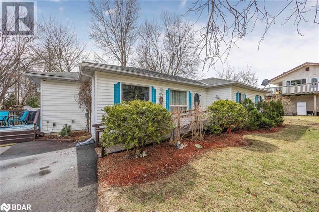 Photo 3 of 771 Roberts Road, Innisfil ON