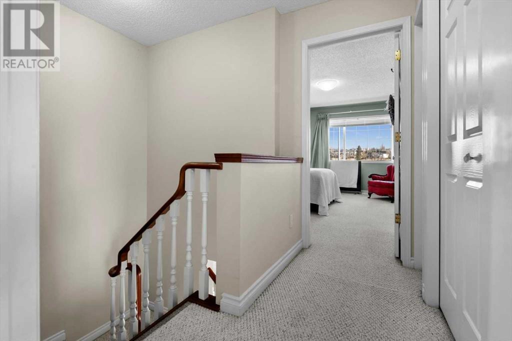 Single Family House for Sale in  Sierra Morena Park SW Signal Hill Calgary 