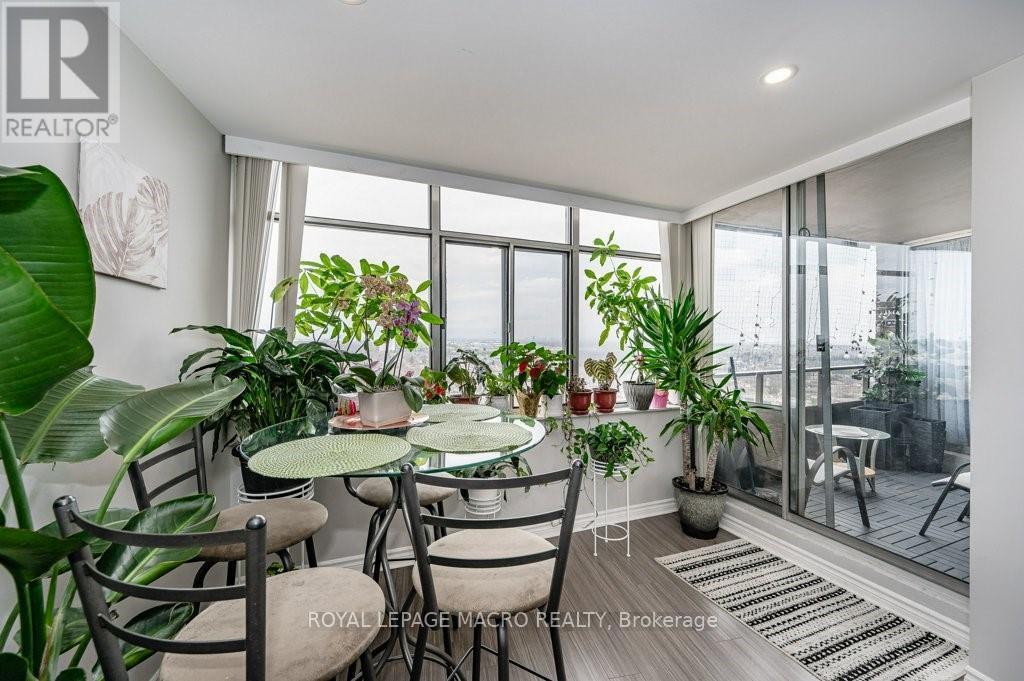 Photo 10 of 2102 3100 Kirwin Avenue, Mississauga ON