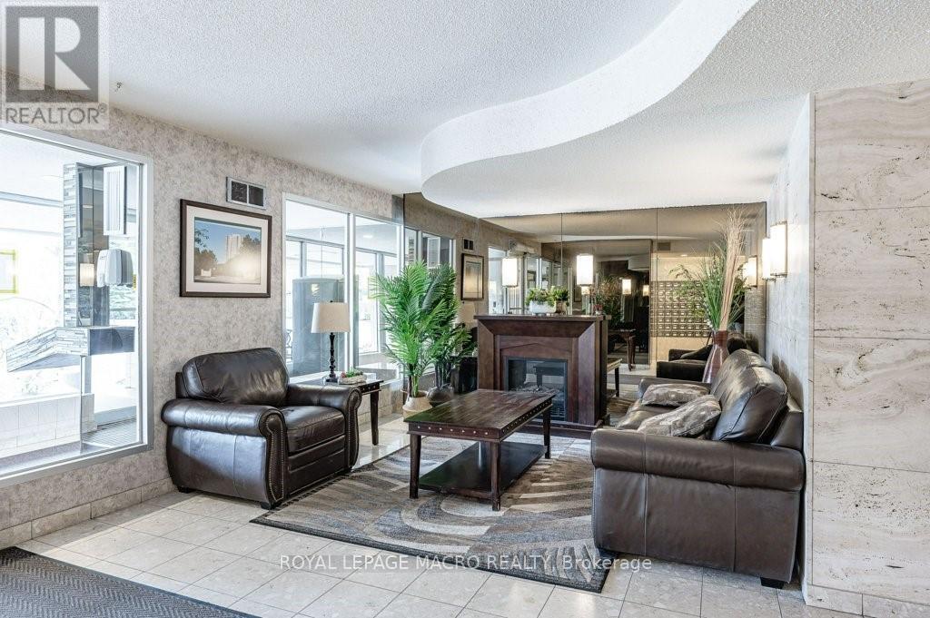 Photo 4 of 2102 3100 Kirwin Avenue, Mississauga ON
