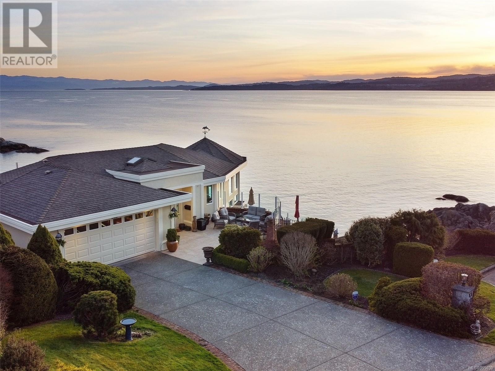 10 300 Plaskett Pl, Esquimalt
