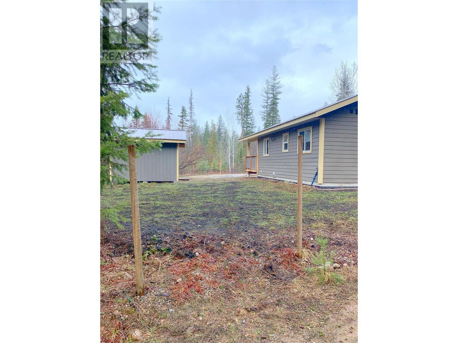 Photo 9 of 5541 Ducksway Road, Winlaw BC