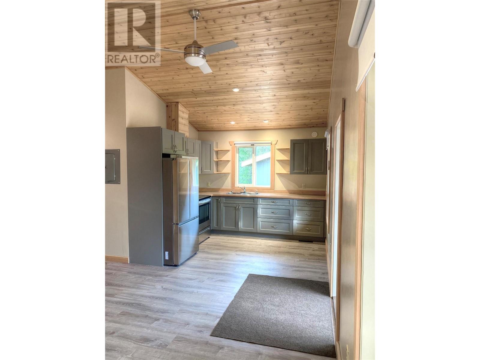 Photo 3 of 5541 Ducksway Road, Winlaw BC