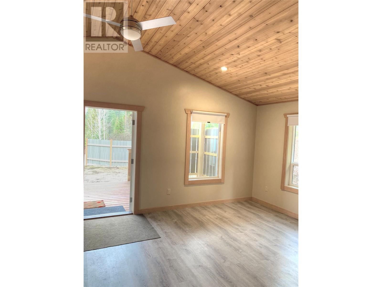 5541 Ducksway Road - 4