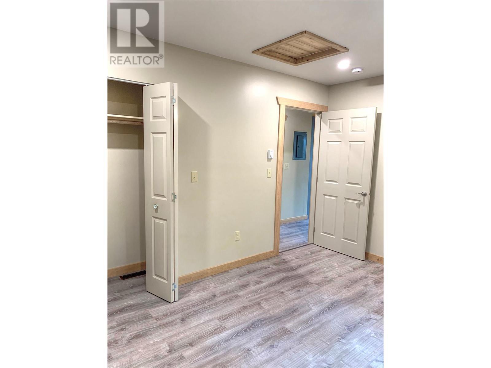 5541 Ducksway Road - 6