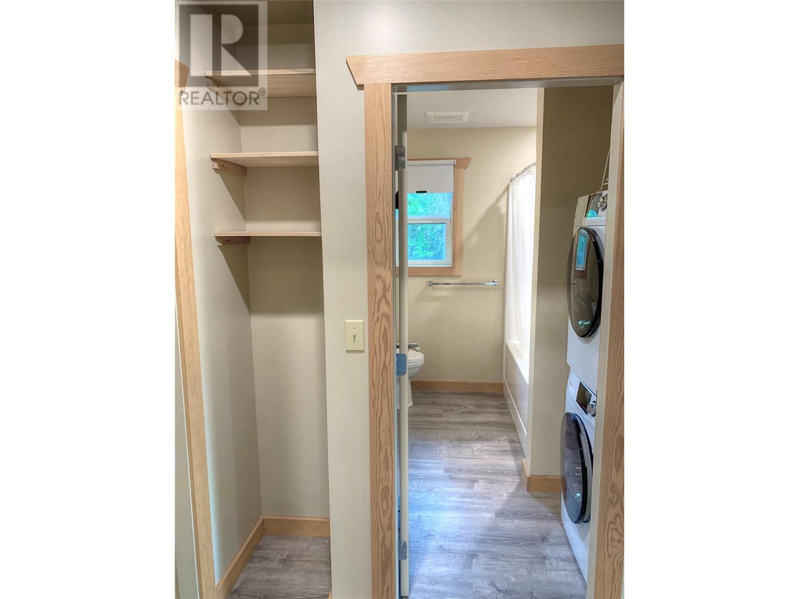 5541 Ducksway Road - 8