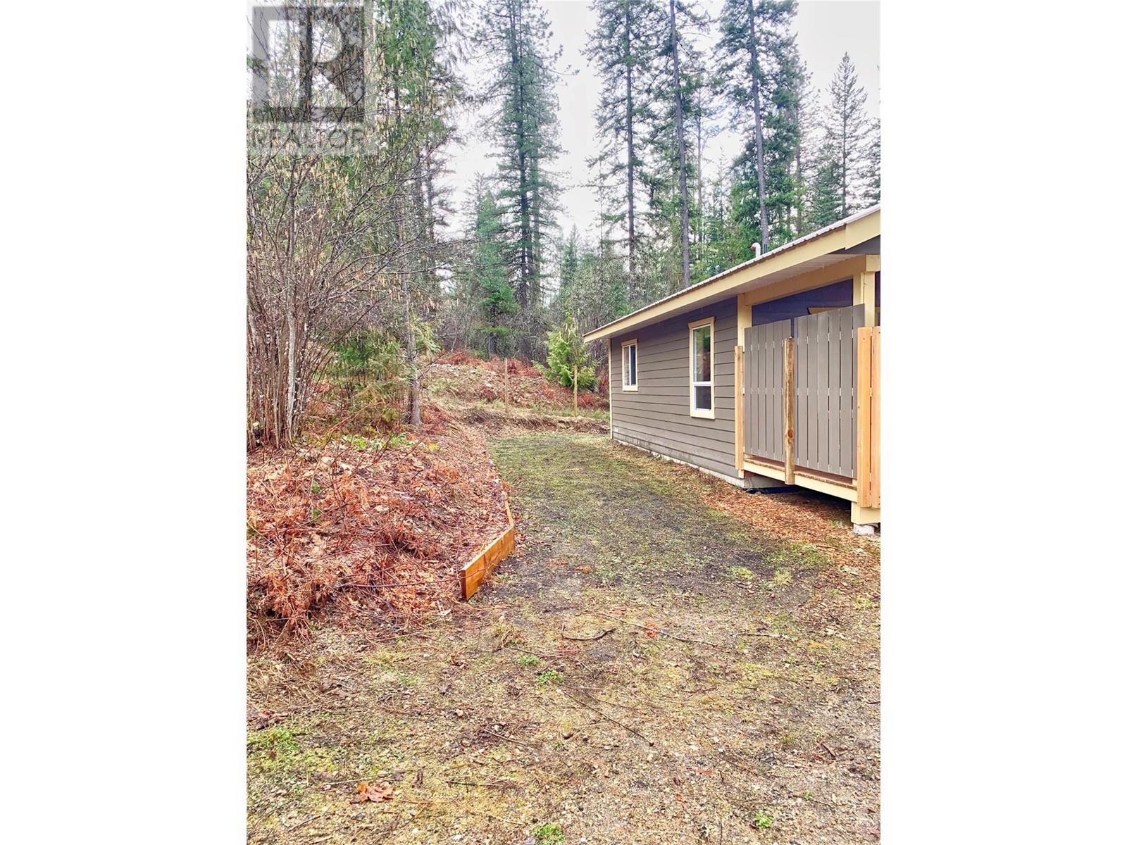 Photo 7 of 5541 Ducksway Road, Winlaw BC
