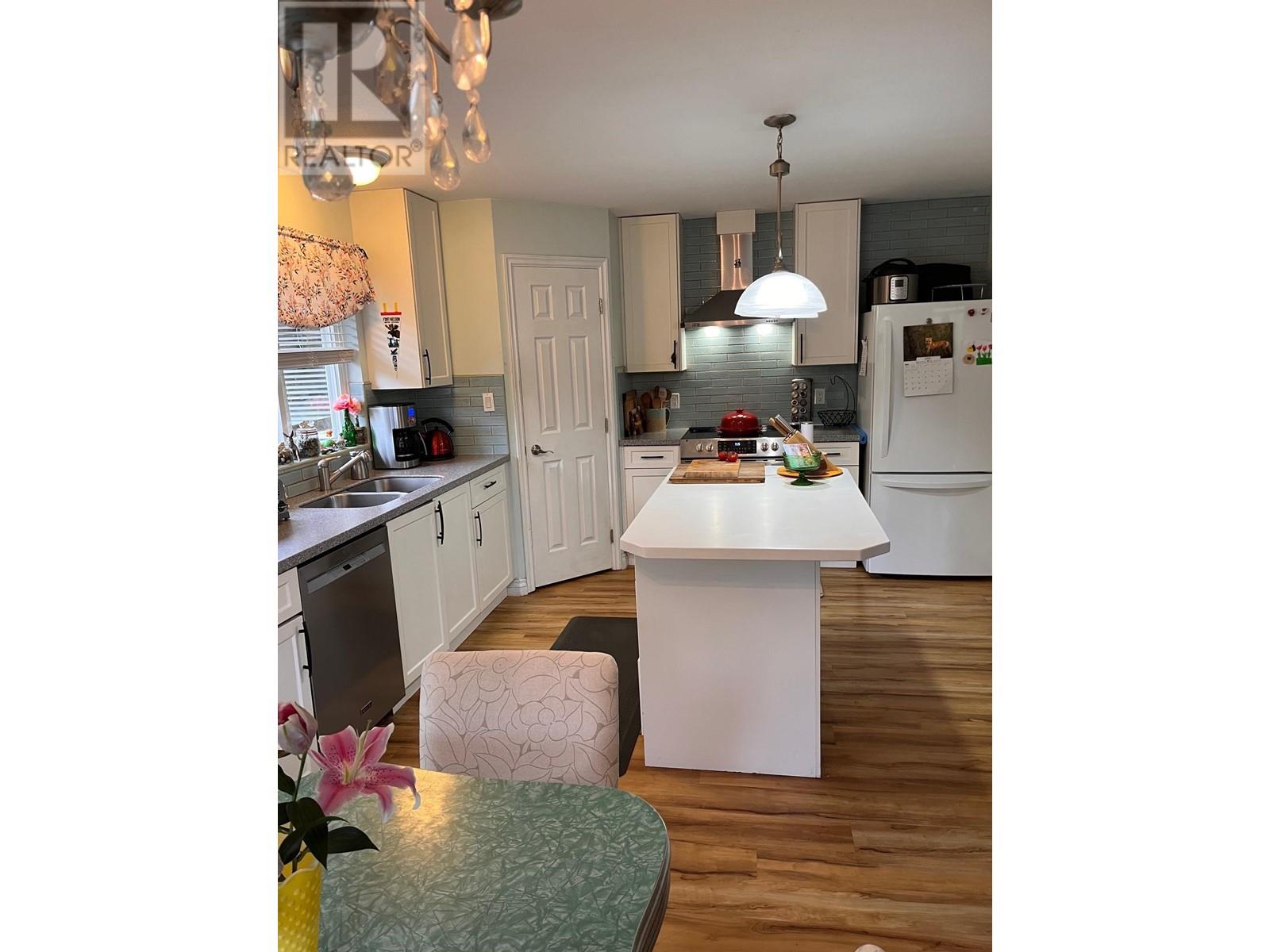 5589 MEDUSA PLACE, Sechelt