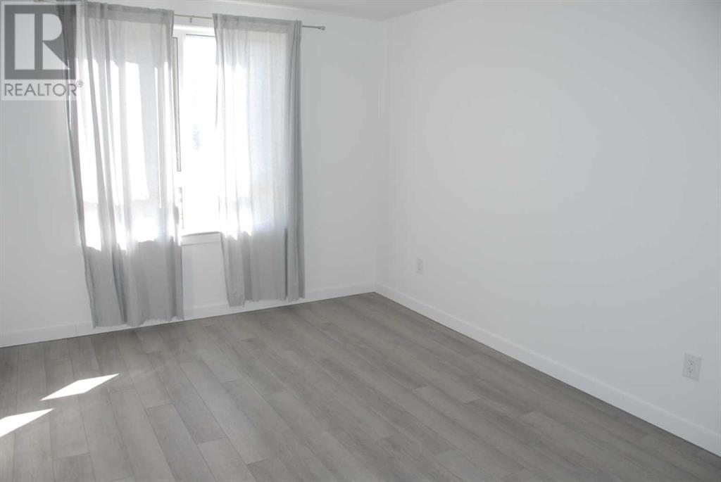 Single Family House for Sale in  Sherwood Boulevard NW Sherwood Calgary 