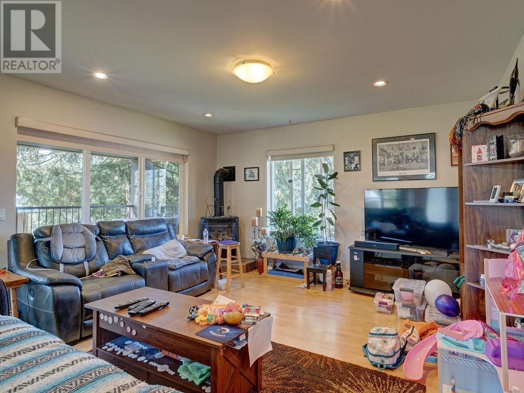 12577 WARNOCK ROAD, Pender Harbour