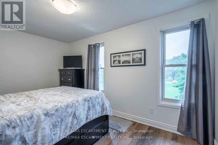 Photo 2 of 8 596 Grey Street, Brantford ON